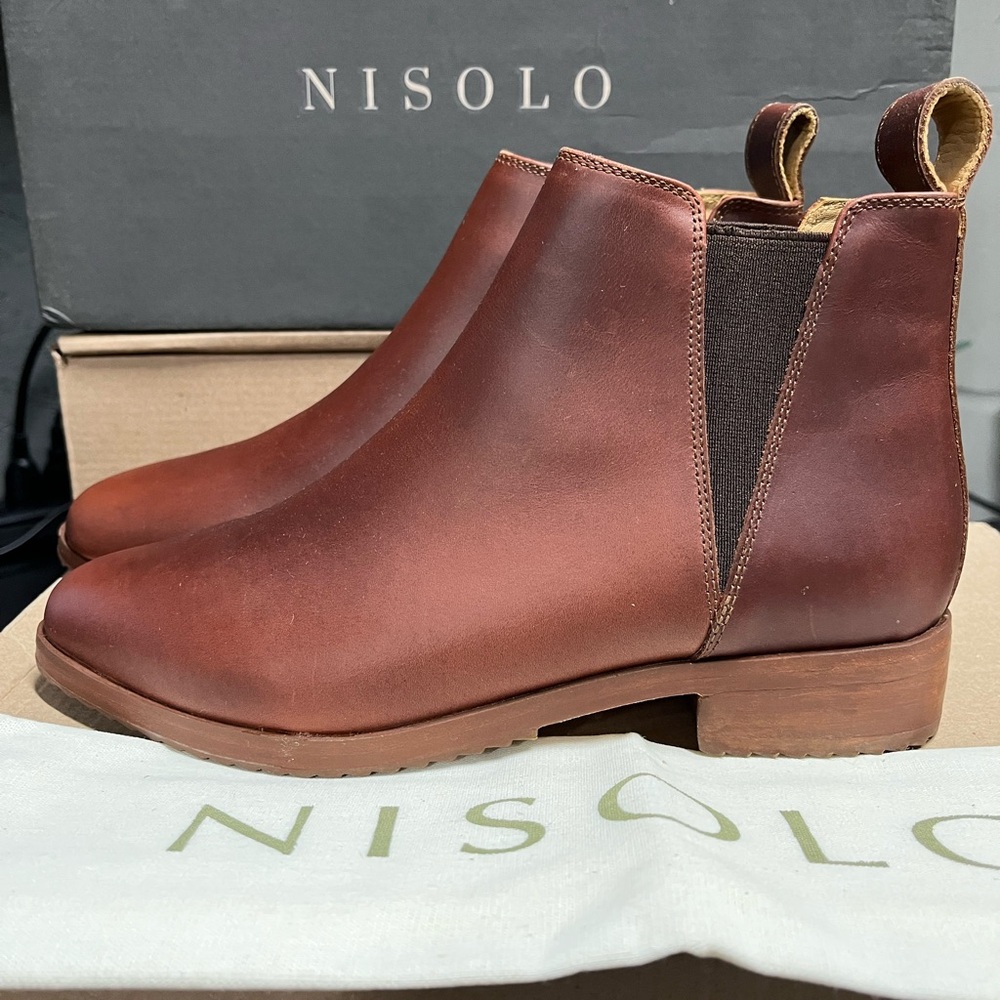 NISOLO Eva Everyday Chelsea Boot Auburn Size 5 Women’s Leather Upper Soles NEW